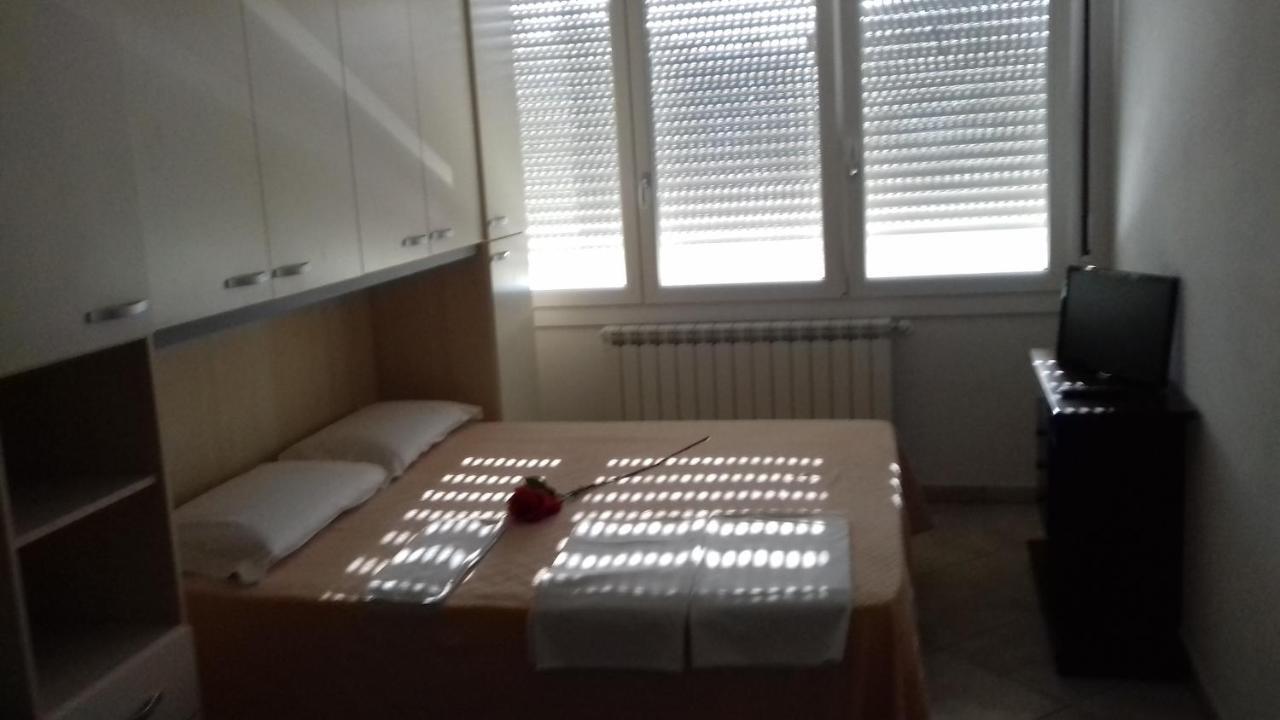 Villa Glori Affitto Camere Monolocali Carpi Kültér fotó